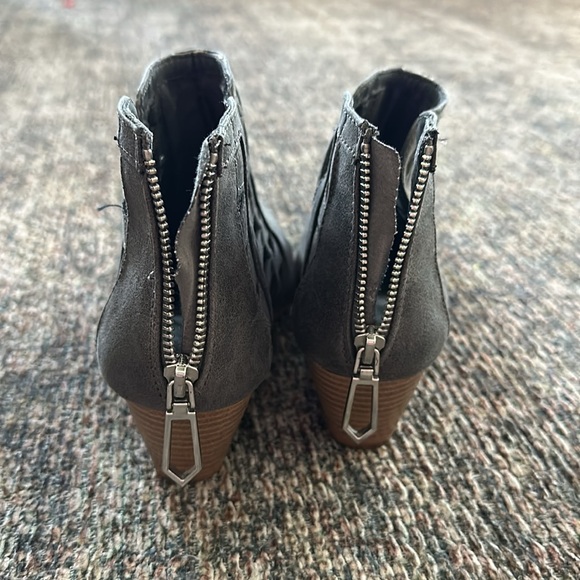 Grey cutout booties - Picture 4 of 6
